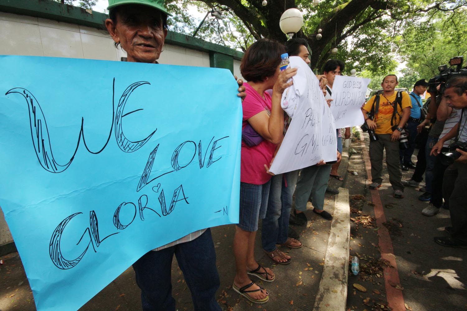 Supporters to Gloria Arroyo: File cases vs Aquino