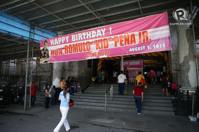HAPPY BIRTHDAY. Banners and balloons have been placed around city hall in celebration of Peña's 46th birthday. Photo by Mark Cristino/Rappler 