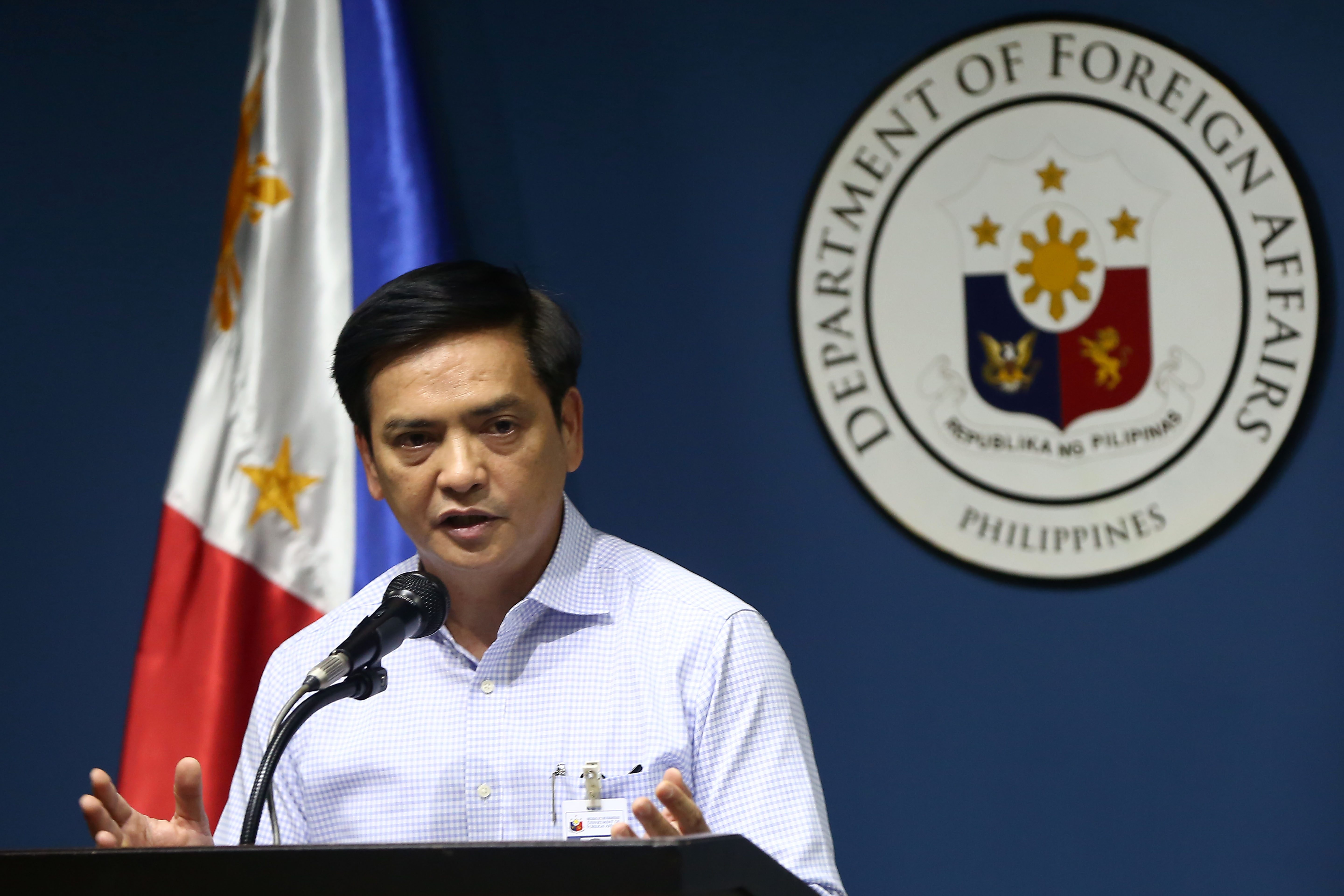 GOVERNMENT SIDE. DFA spokesman Charles Jose answers questions about the execution of OFW Jakatia Pawa in Kuwait on January 25, 2017. Photo by Ben Nabong/Rappler  
