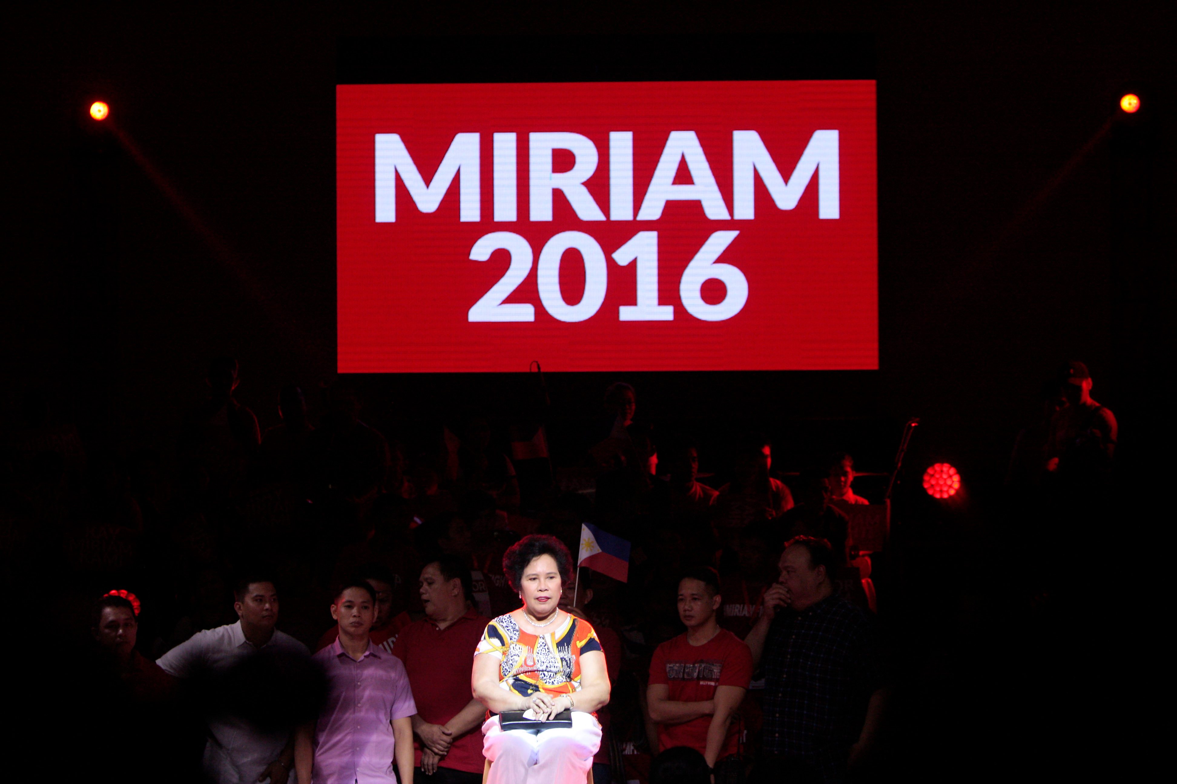 'MIRIAM FIGHT.' Senator Miriam meets supporters at the UP Bahay ng Alumni. Photo by Ben Nabong/Rappler 