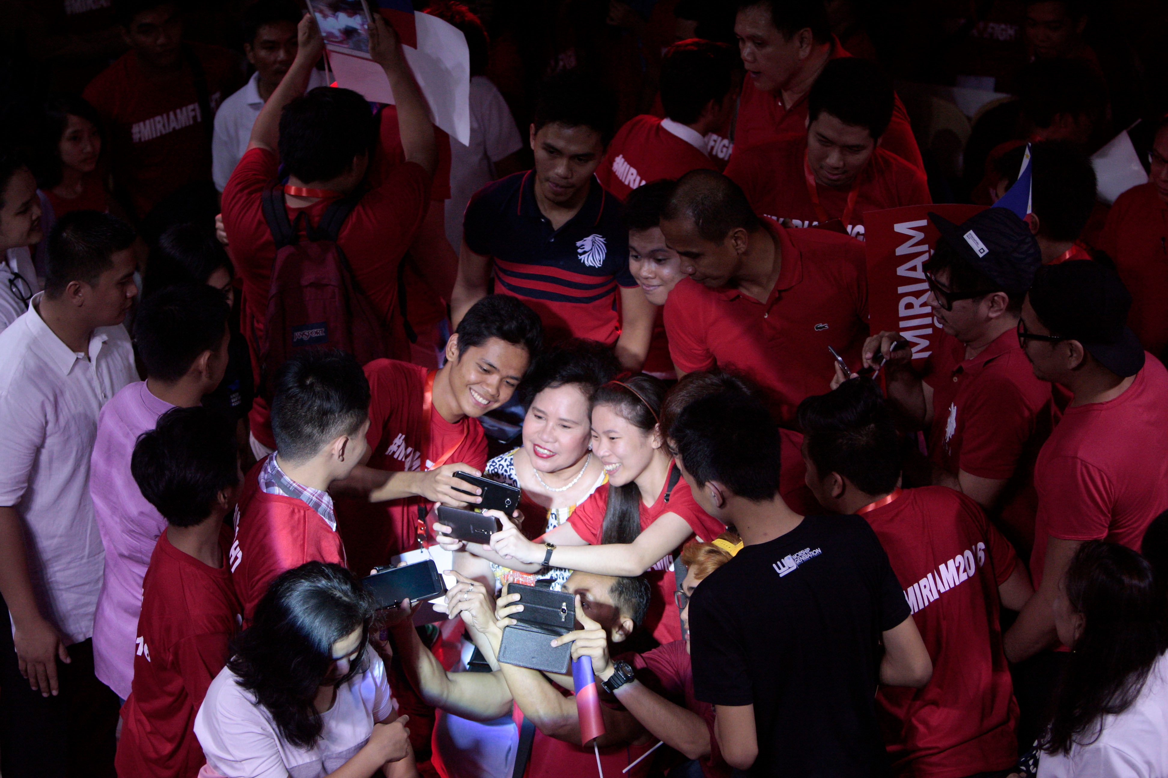 'ROCK STAR.' Senator Miriam Defensor Santiago takes selfies with supporters at the University of the Philippines Bahay ng Alumni in Quezon City on Monday, October 26, 2015. Photo by Ben Nabong/Rappler 
