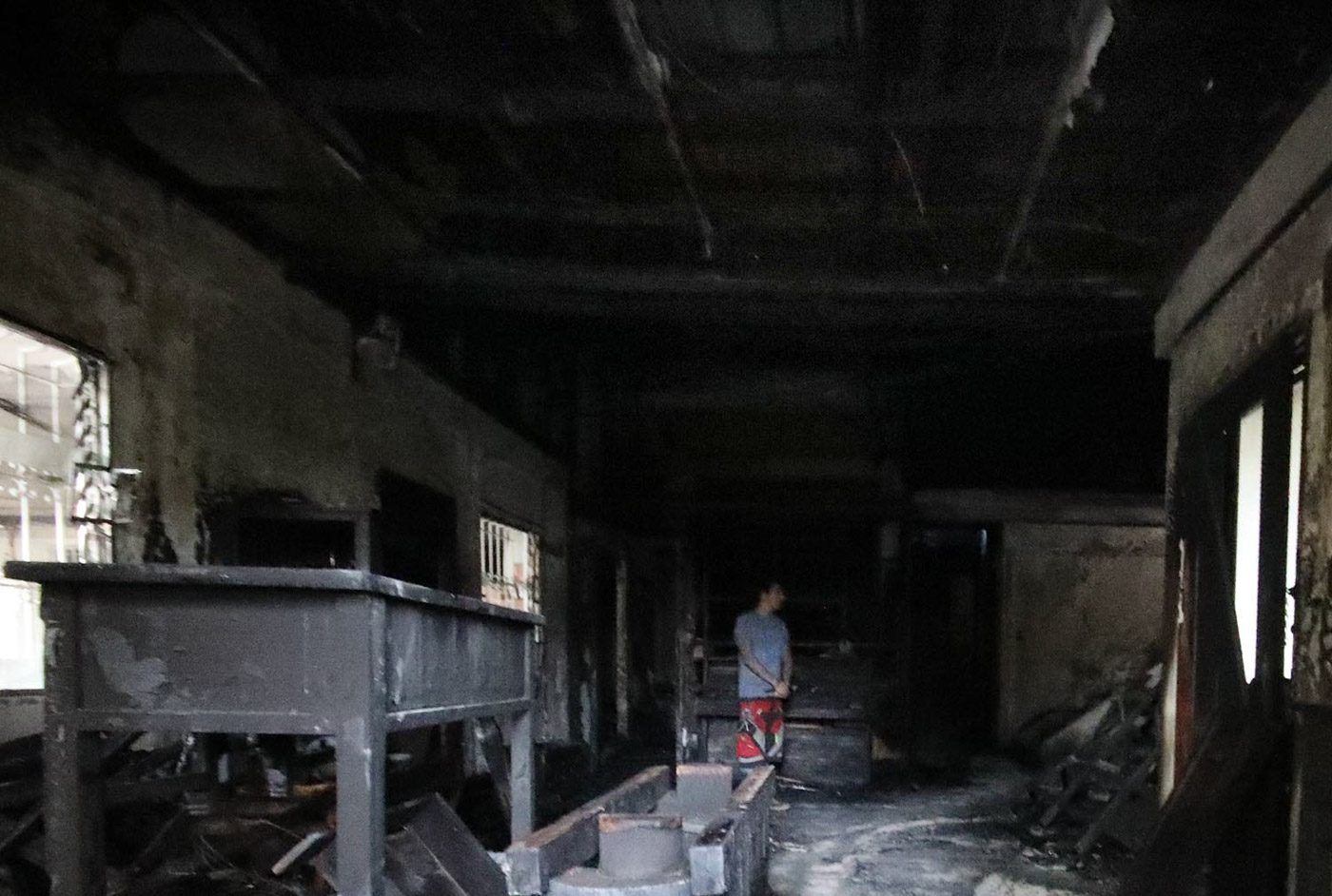 REMAINS. Jonan Aguilar inspect the gutted by fire house of his father, singer Freddie Aguilar at Avery St. North Fairview Residence in Quezon City on Wednesday. Photo by Darren Langit/Rappler 