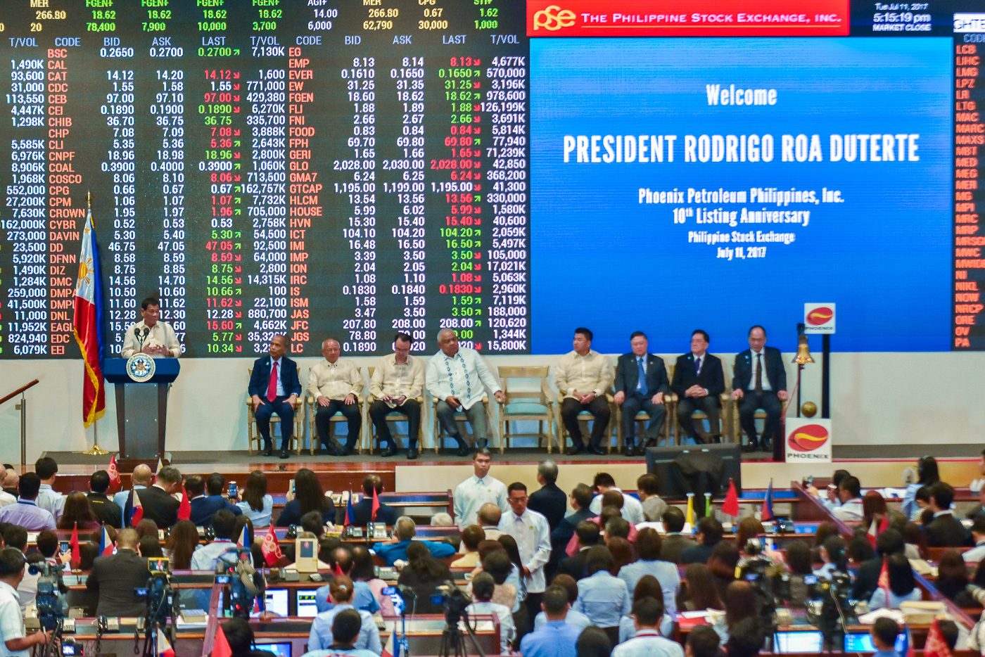 PRESIDENT IN PSE. President Rodrigo Duterte gives a speech inside the PSE trading hall. 