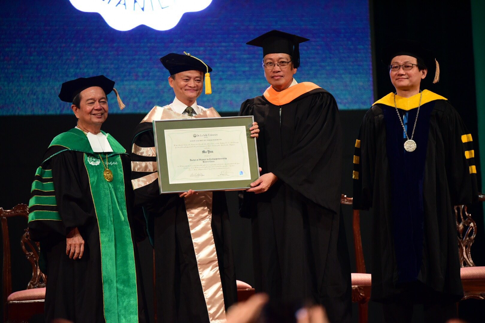 HONORED. Jack Ma receives a Doctor of Science in Technopreneurship Honoris Causa from De La Salle University on October 25, 2017. Photo by Alecs Ongcal/Rappler 
