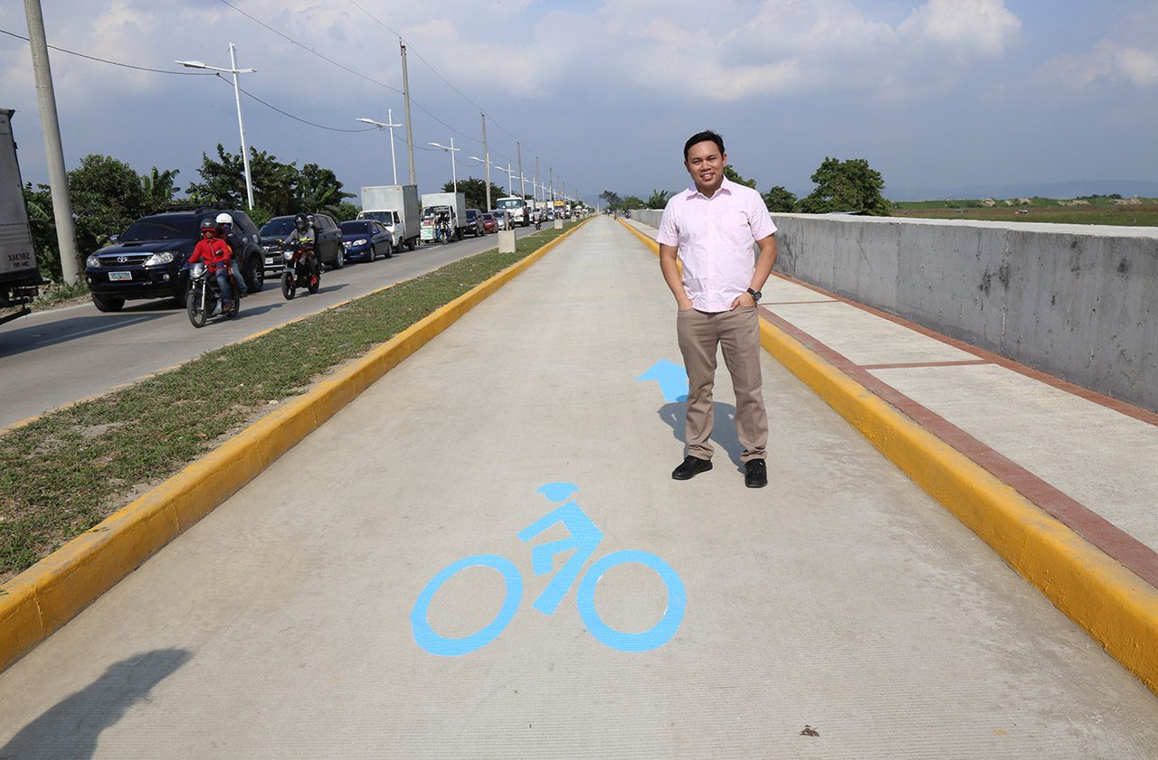 BIKER-FRIENDLY. The Laguna Lake Highway has a dedicated lane for bicycles. Photo from the DPWH 