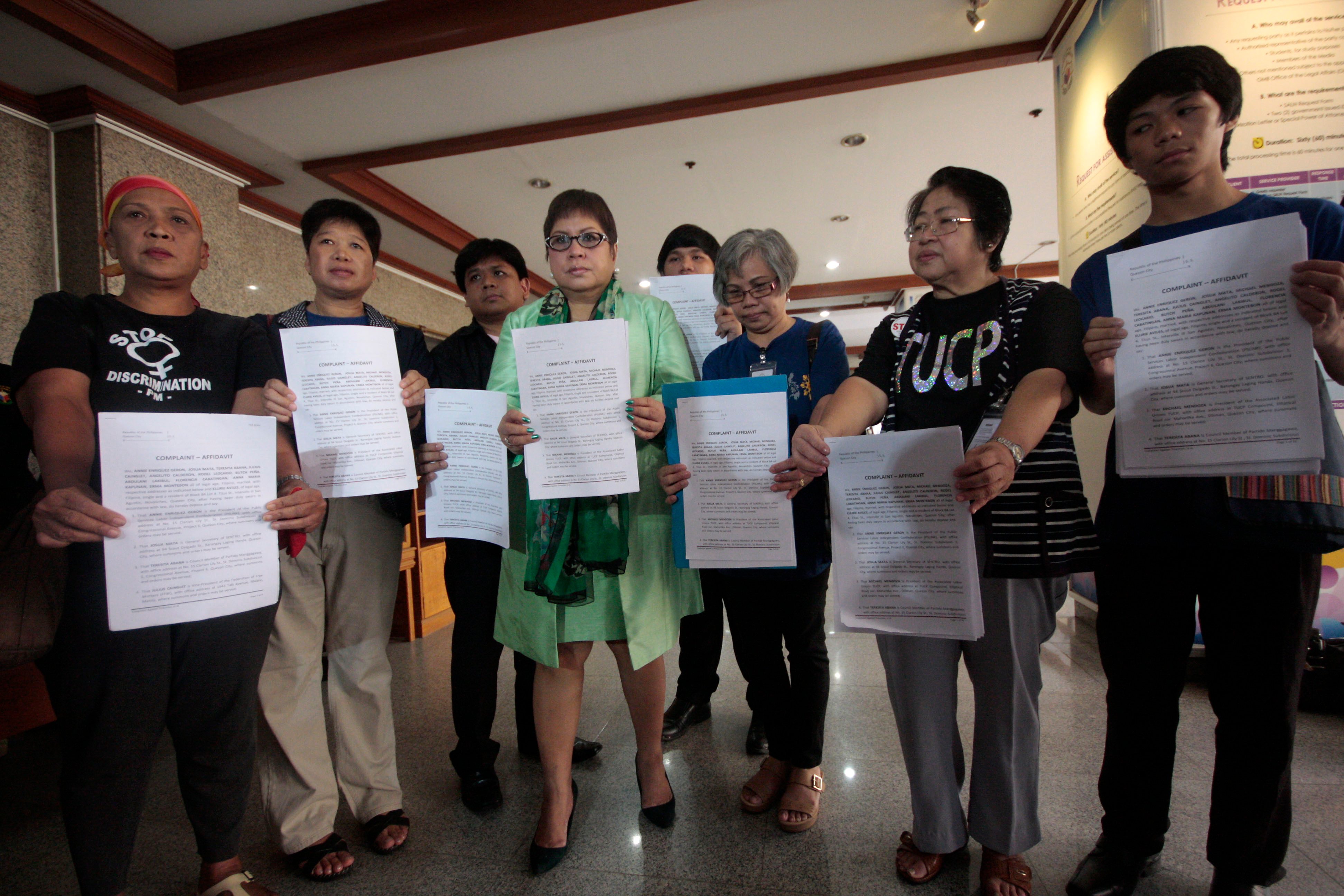 COMPLAINT. Lawyer Lorna Kapunan joins leaders of different labor groups in filing a complaint against MMDA Chairman Francis Tolentino before the Office of the Ombudsman in Quezon City on Wednesday, October 7, 2015. Photo by Ben Nabong/Rappler   