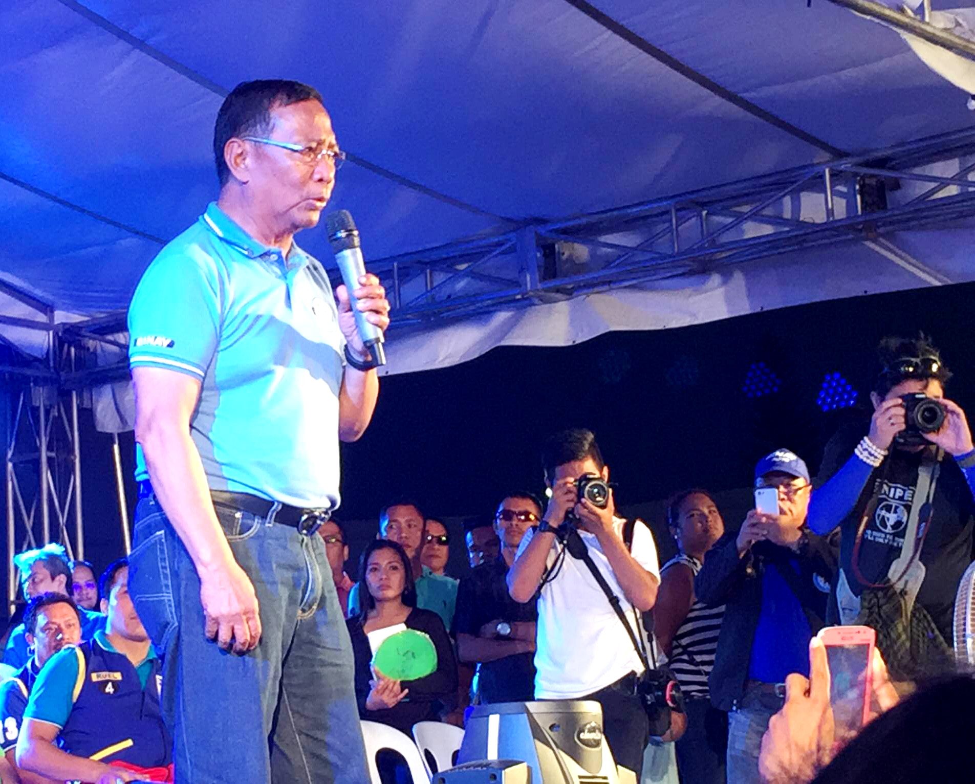 INDIRECT JAB. Without mentioning Duterte's name, Binay indirectly hits his rival during a speech in General Santos City. Photo by Mara Cepeda/ Rappler 