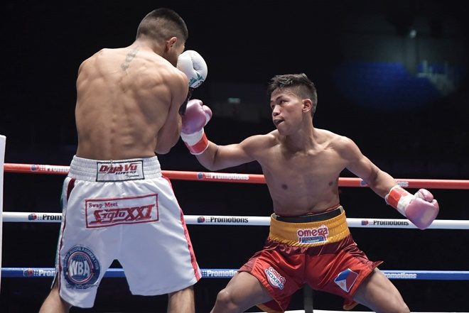Filipino Tepora stops Mexican foe to claim featherweight world crown