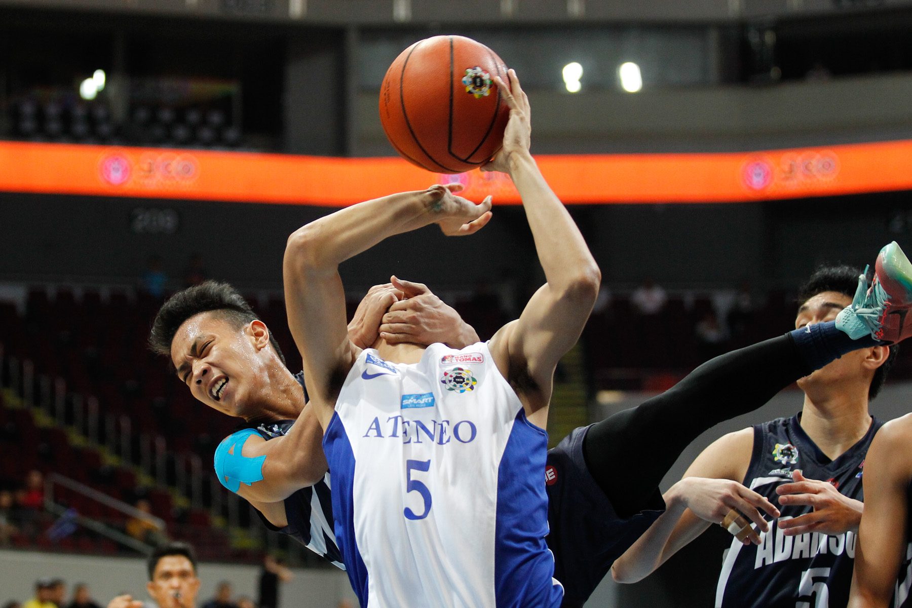 UNSPORTSMANLIKE. Joseph Nalos was thrown out for this play. Photo by Czeasar Dancel/Rappler 