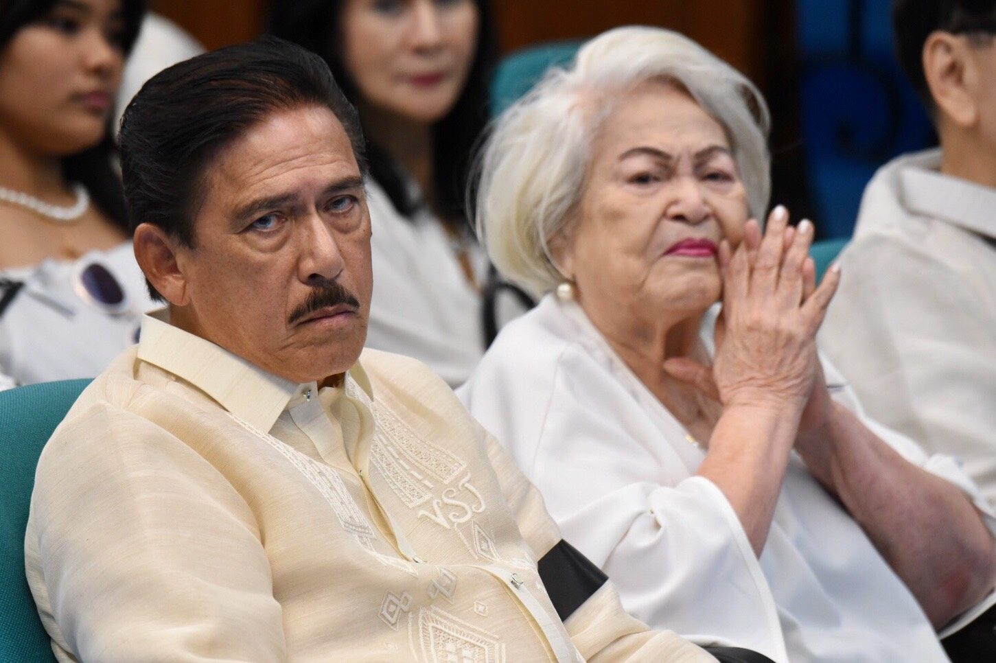 WIDOW. Mrs Rufinita Espina, widow of the late senator, sits beside Senate President Vicente Sotto III. Photo by Angie de Silva/Rappler
  