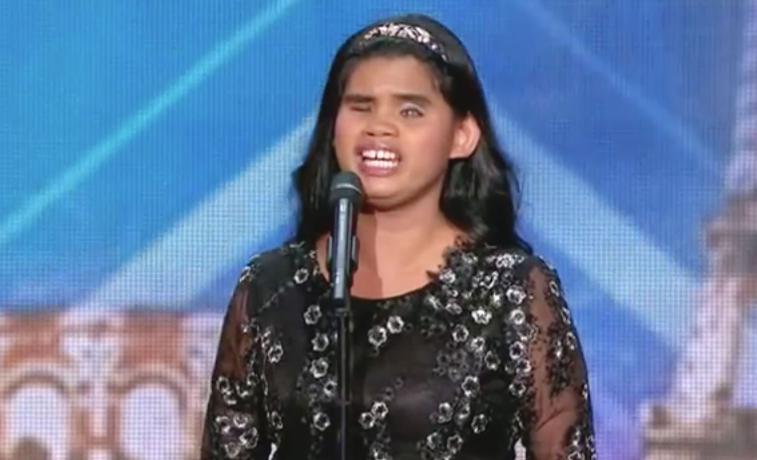 WATCH: Blind Filipino singer wows judges on ‘France Has Got Talent’