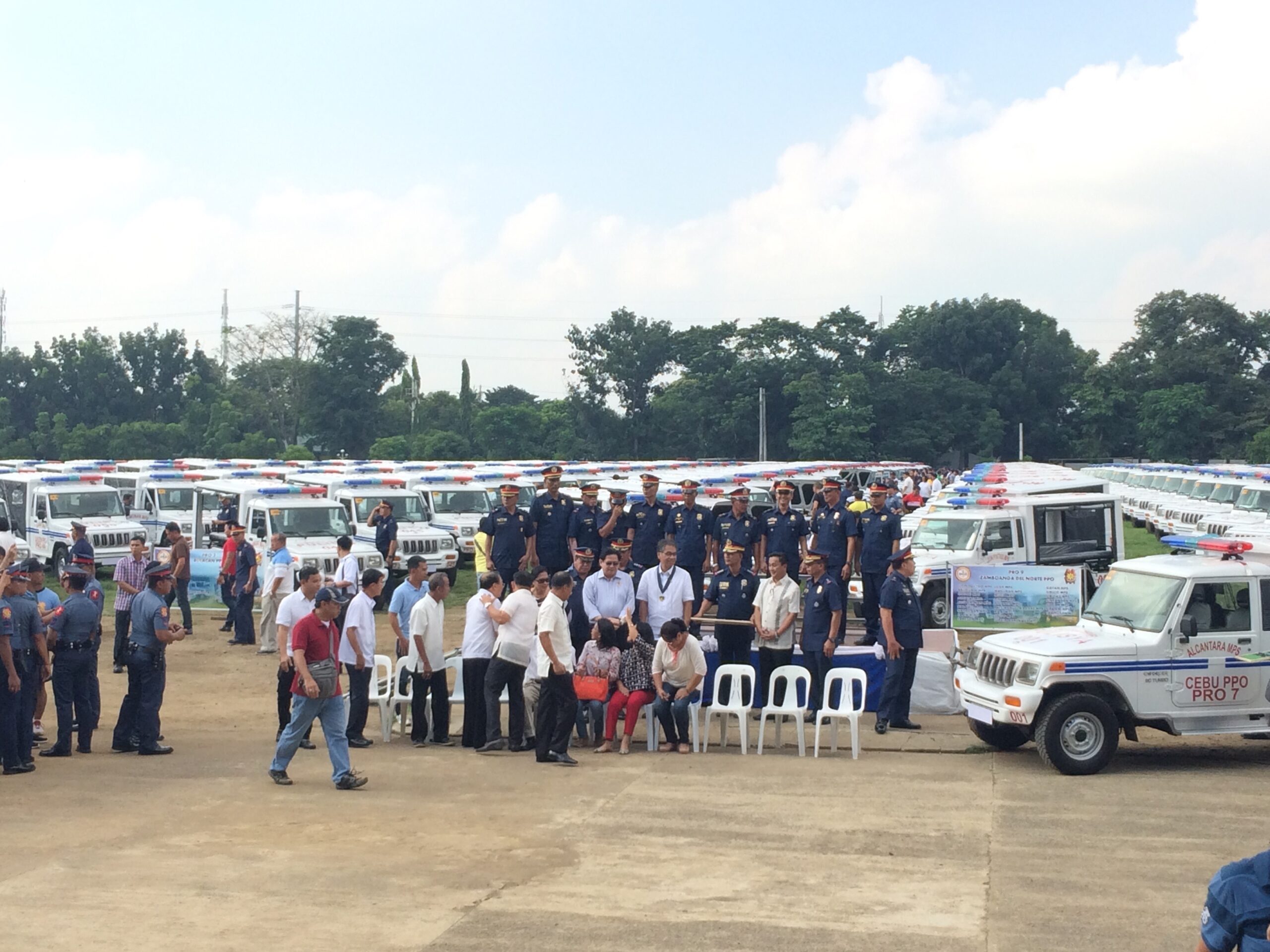 Roxas distributes hundreds of patrol jeeps to 8 provinces
