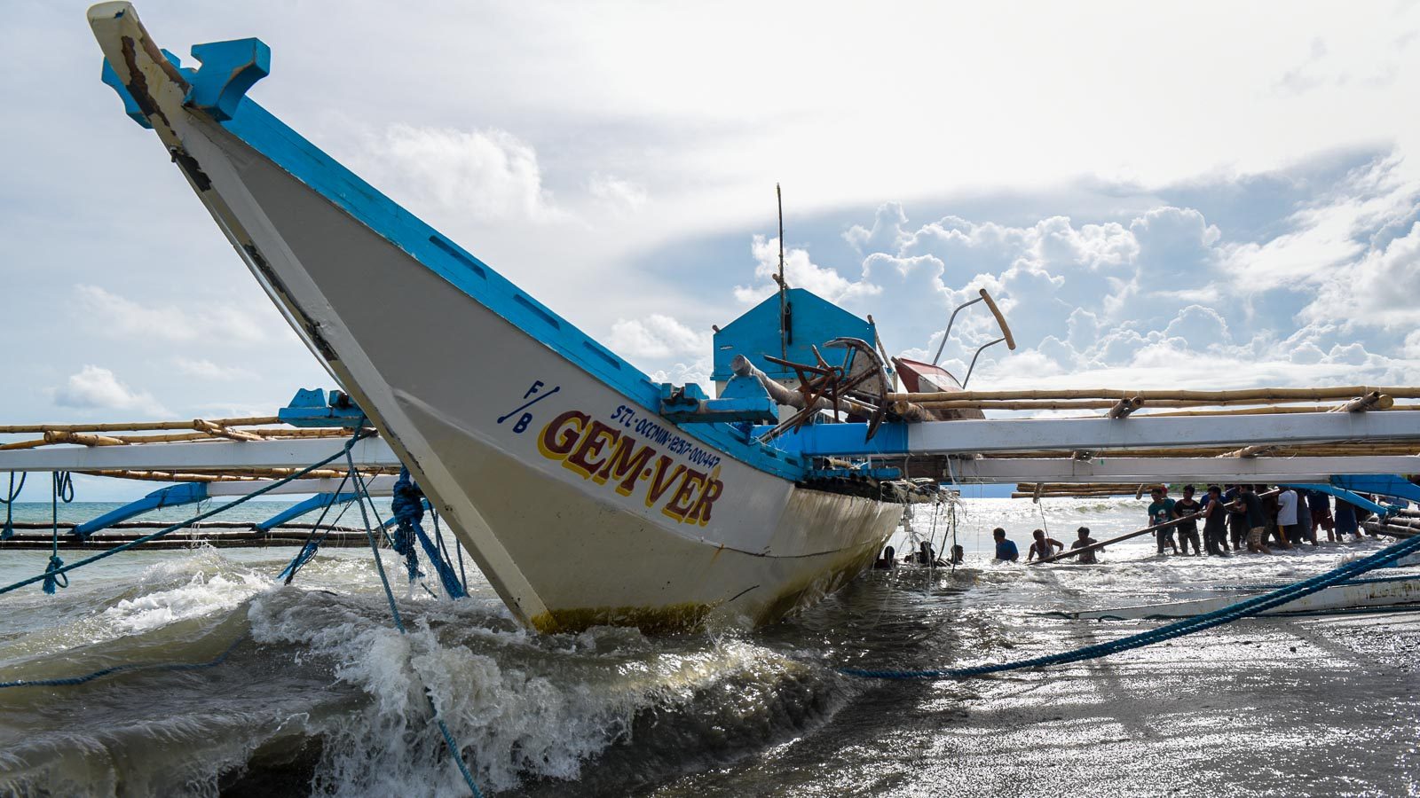 SUNKEN BOAT. Fishermen pull Gem-Ver, the Filipino fishing boat sunk by a Chinese ship in Recto Bank, toward the shore in San Jose, Occidental Mindoro, on June 15, 2019. Photo by LeAnne Jazul/Rappler  