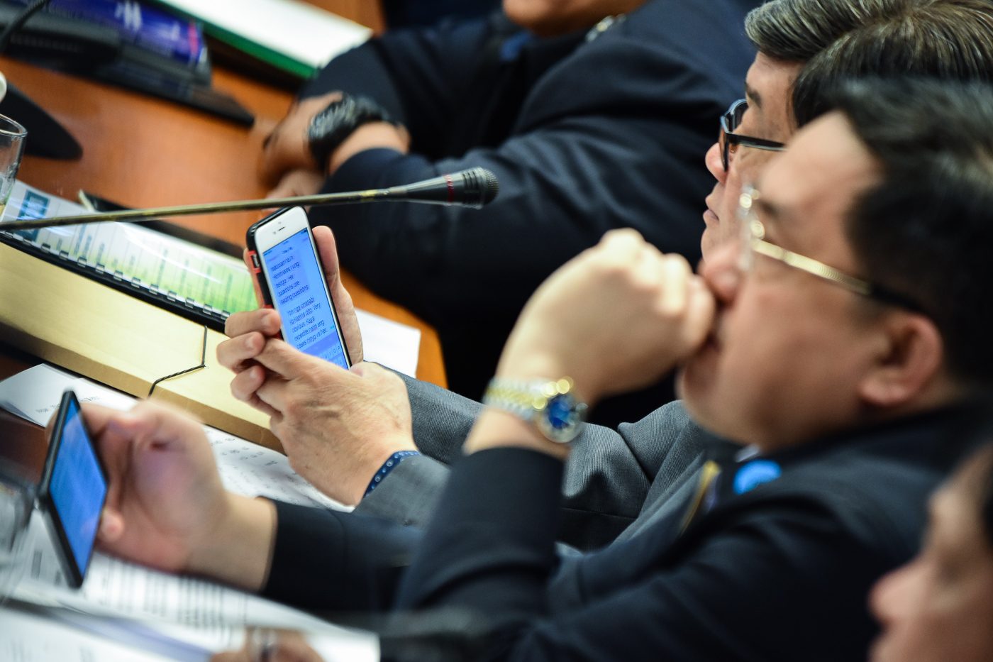 TEXT MESSAGE. Justice Secretary Vitaliano Aguirre II is caught sending a message to a VACC member, saying there is a need to 'expedite' the cases against Senator Risa Hontiveros. Sourced photo  