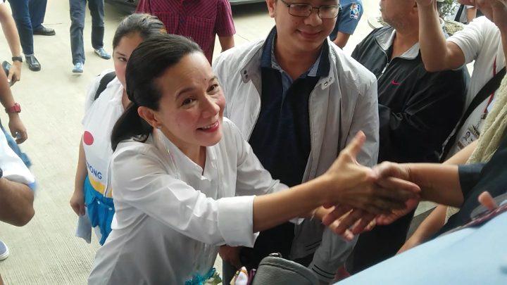 Roxas congratulates Poe; Binay says SC ruling won’t affect campaign