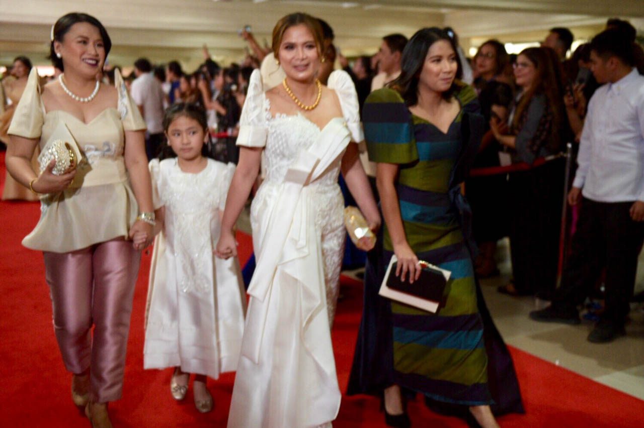 Iloilo City Representative Jam Baronda (3-L) together with her sisters and daughter. Photo by LeAnne Jazul/Rappler  