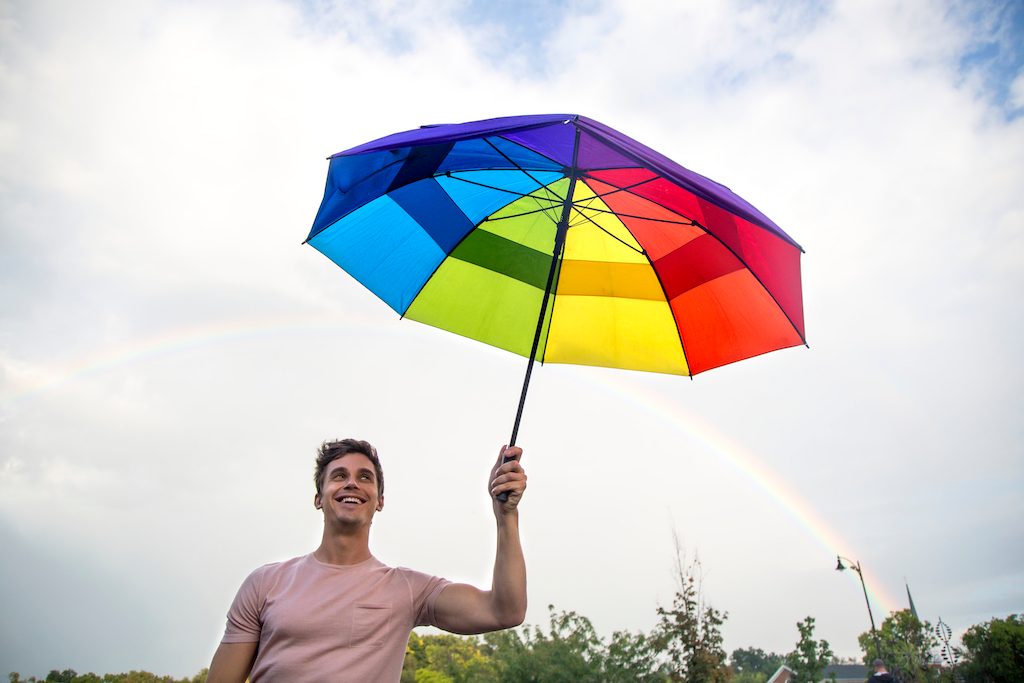 RAINBOW BRIGHT. Antoni says he wants to bring 'Queer Eye' to Poland as a show of support for the country's LGBT youth. Photo courtesy of Netflix 