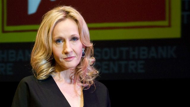 Chair JK Rowling used to write ‘Harry Potter’ books to sell at auction