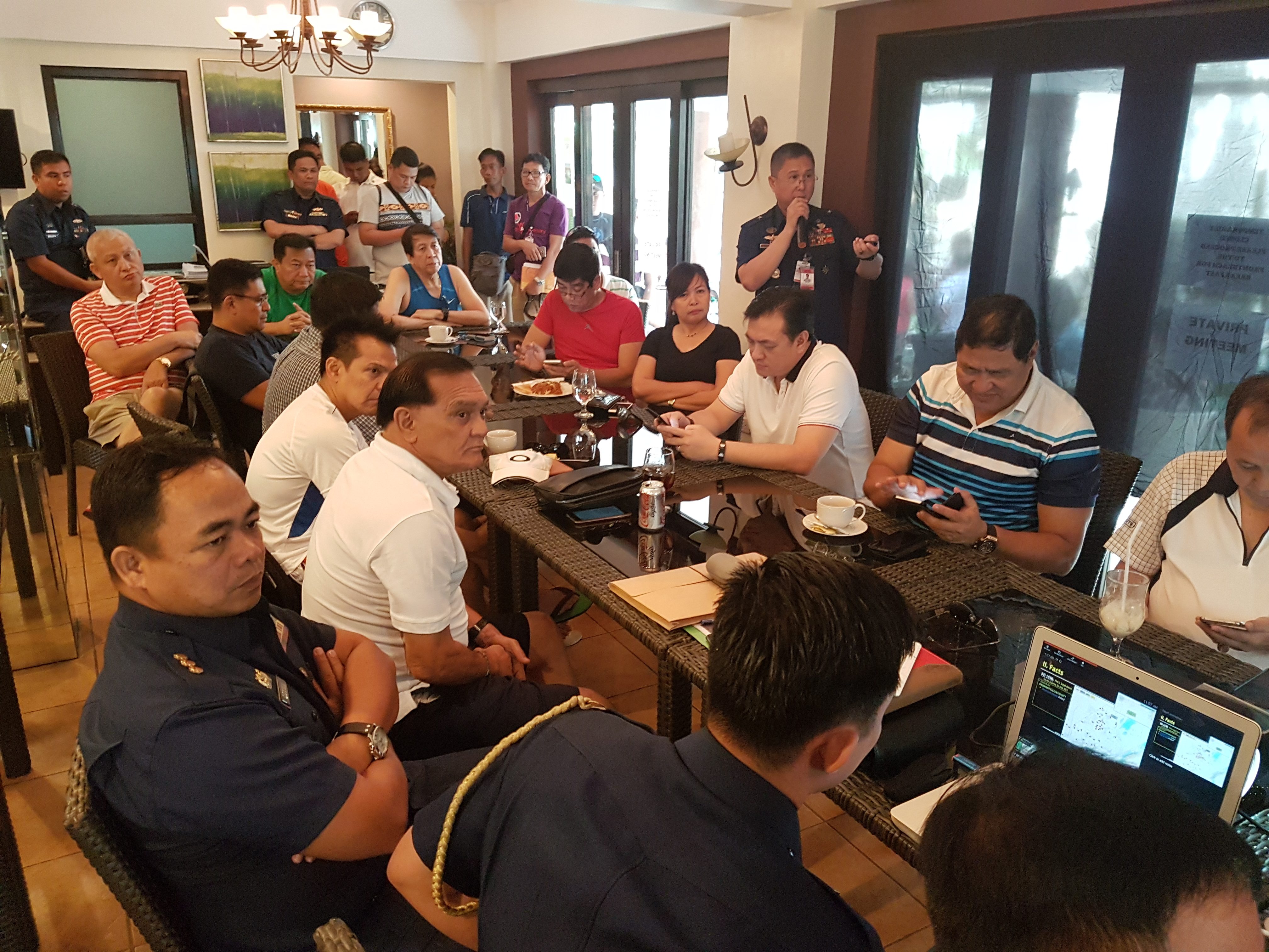 MEETING IN BORACAY. Lawmakers listen as representatives from the Department of Health, Philippine National Police, and Philippine Coast Guard discuss the health and security concerns in Boracay Island. 