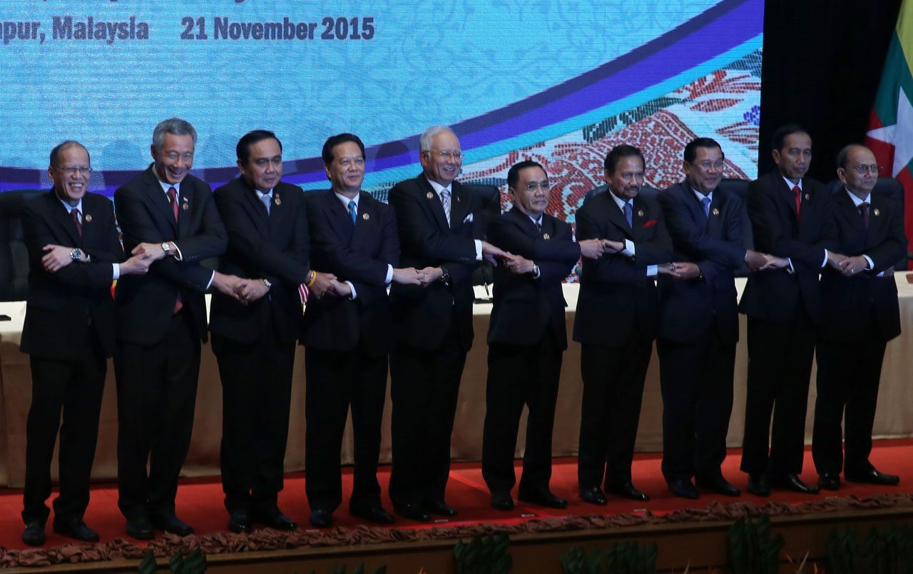 ASEAN SOLIDARITY. Philippine President Benigno Aquino III links arms with fellow ASEAN leaders during the 27th ASEAN Summit and Related Summits at the Plenary Theater of the Kuala Lumpur Convention Centre on November 21, 2015. Photo by Gil Nartea/Malacañang Photo Bureau 