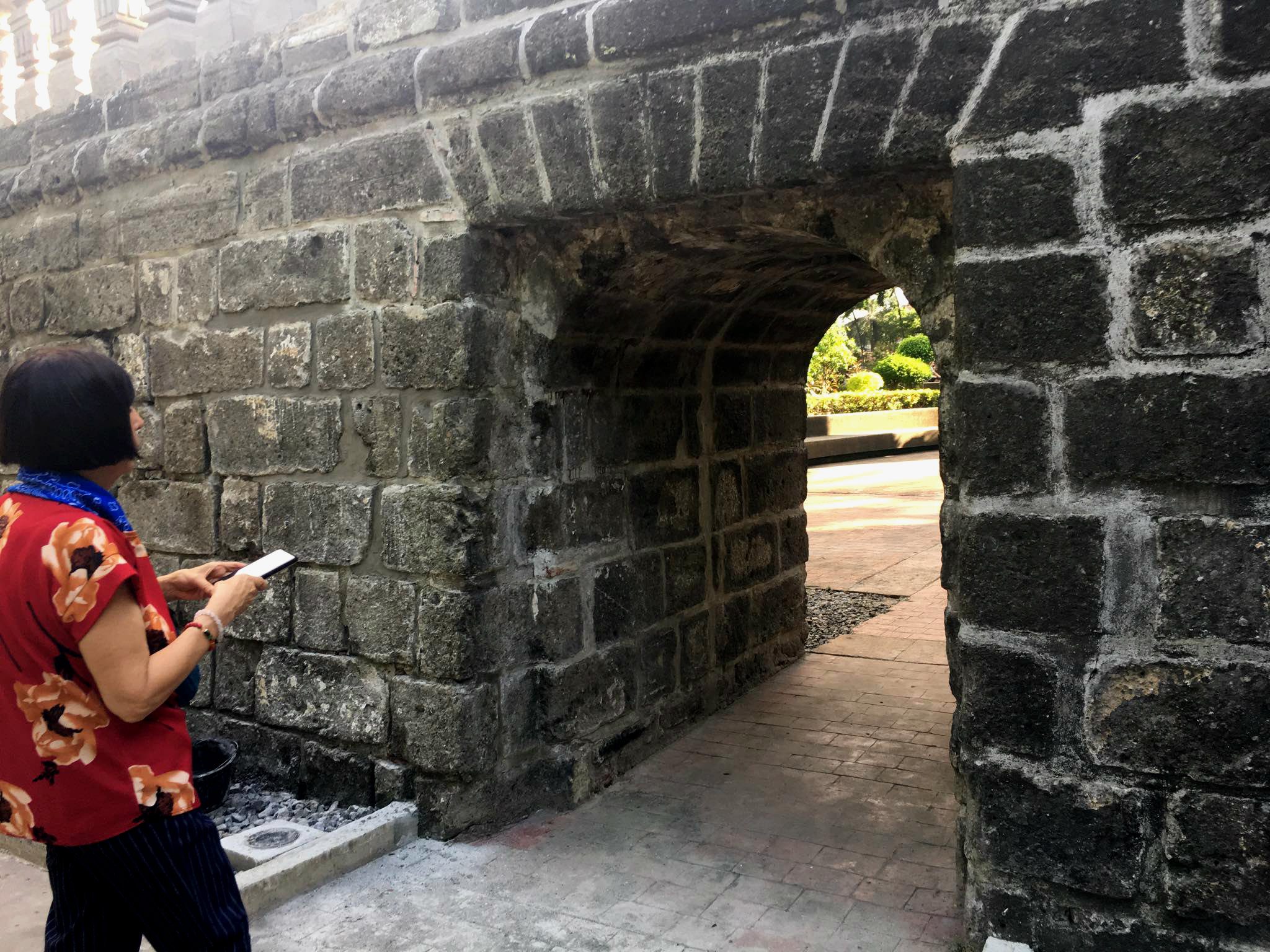 HERITAGE WALK. The Metropolitan Museum of Manila holds heritage walks and lectures featuring different historical sites in the capital. Photo by Fritzie Rodriguez/Rappler

 
