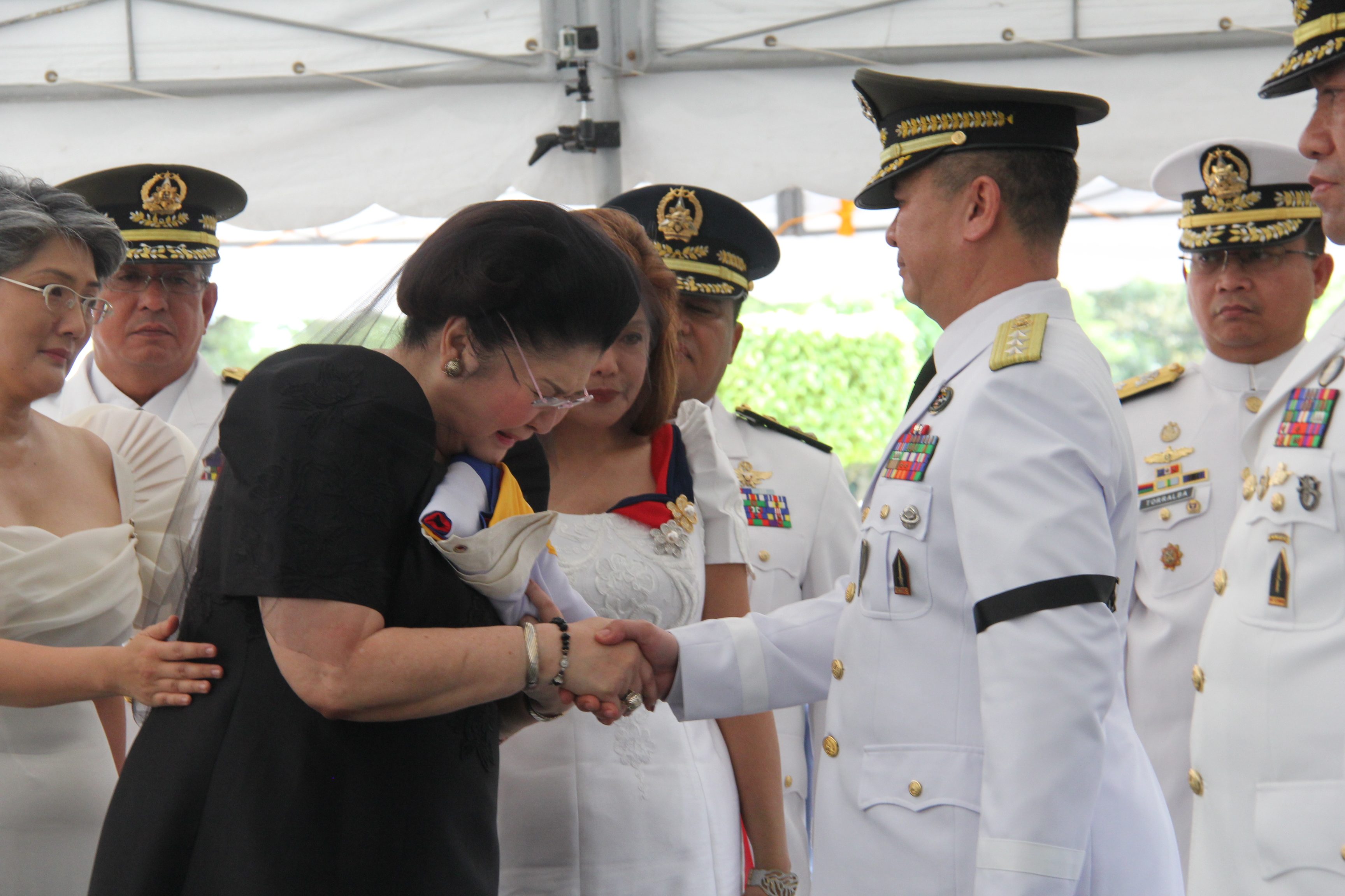 WIDOW. Ilocos Norte Representative Imelda Marcos breaks down as she receives the flag from Armed Forces acting chief Lieutenant General Glorioso Miranda.  