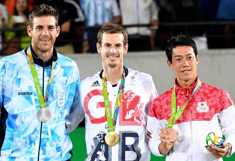AT THE PODIUM. Gold medallist Britain's Andy Murray (C), silver medallist Argentina's Juan Martin Del Potro (L), bronze medallist Japan's Kei Nishikori pose during the podium ceremony of the men's singles gold medal tennis event at the Olympic Tennis Centre of the Rio 2016 Olympic Games in Rio de Janeiro on August 14, 2016. Luis Acosta/AFP 