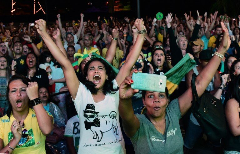 FAN FRENZY. Fans watch the Rio 2016 Olympic Games men's football gold medal match between Brazil and Germany at the Olympic Boulevard in Rio de Janeiro, Brazil on August 20, 2016. Tasso Marcelo/AFP 