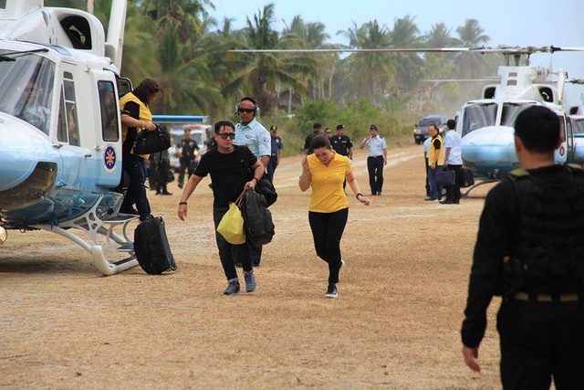 CHOPPER RIDE. Kris Aquino is flown to a Liberal Party sortie in Cebu on April 19, 2016, using a presidential chopper that serves the president and his family. Photo from Aviator Pinoy's Facebook page  