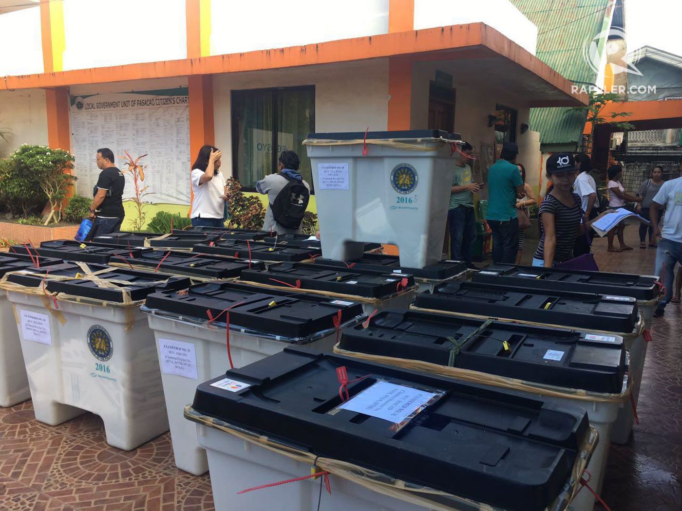 ARRIVED. Ballot boxes from Pasacao are received by the PET Retrieval Team in Pili. Photo by OVP 