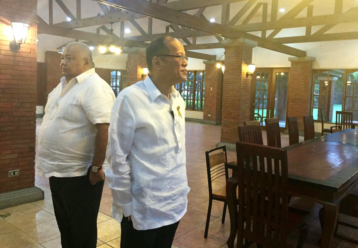 TRANSITION. Incoming Executive Secretary Salvador Medialdea looks around with President Benigno Aquino III. Photo courtesy of Bong Go  