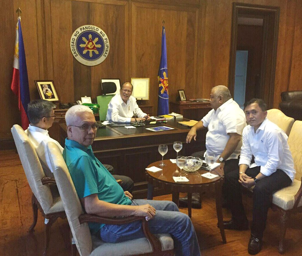 LOOK: Duterte transition team visits Malacañang