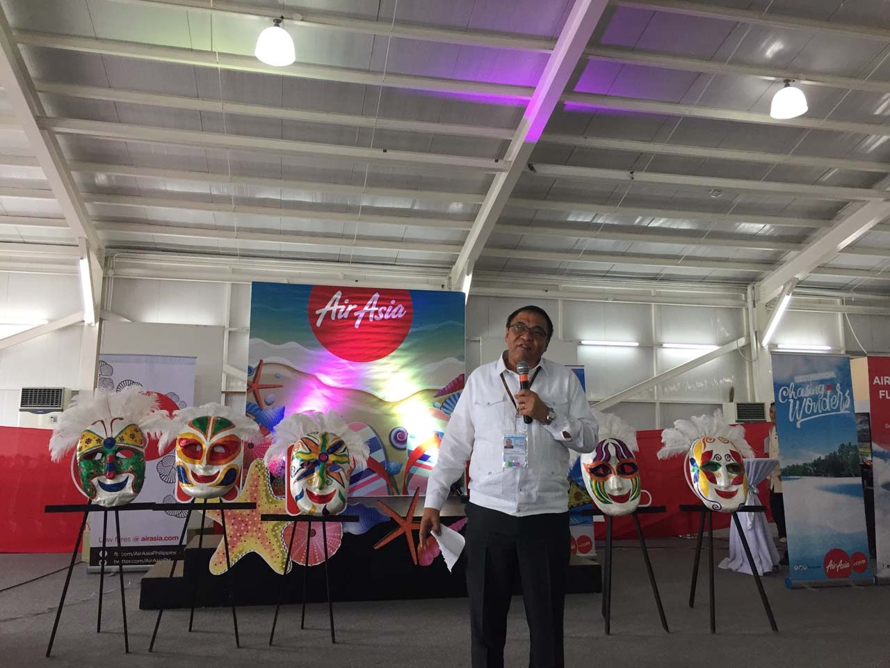 IN SUPPORT. 'We are waiting for your flights to major cities in Asia,' Cauguiran tells Philippines AirAsia. Photo by Chrisee Dela Paz/Rappler 