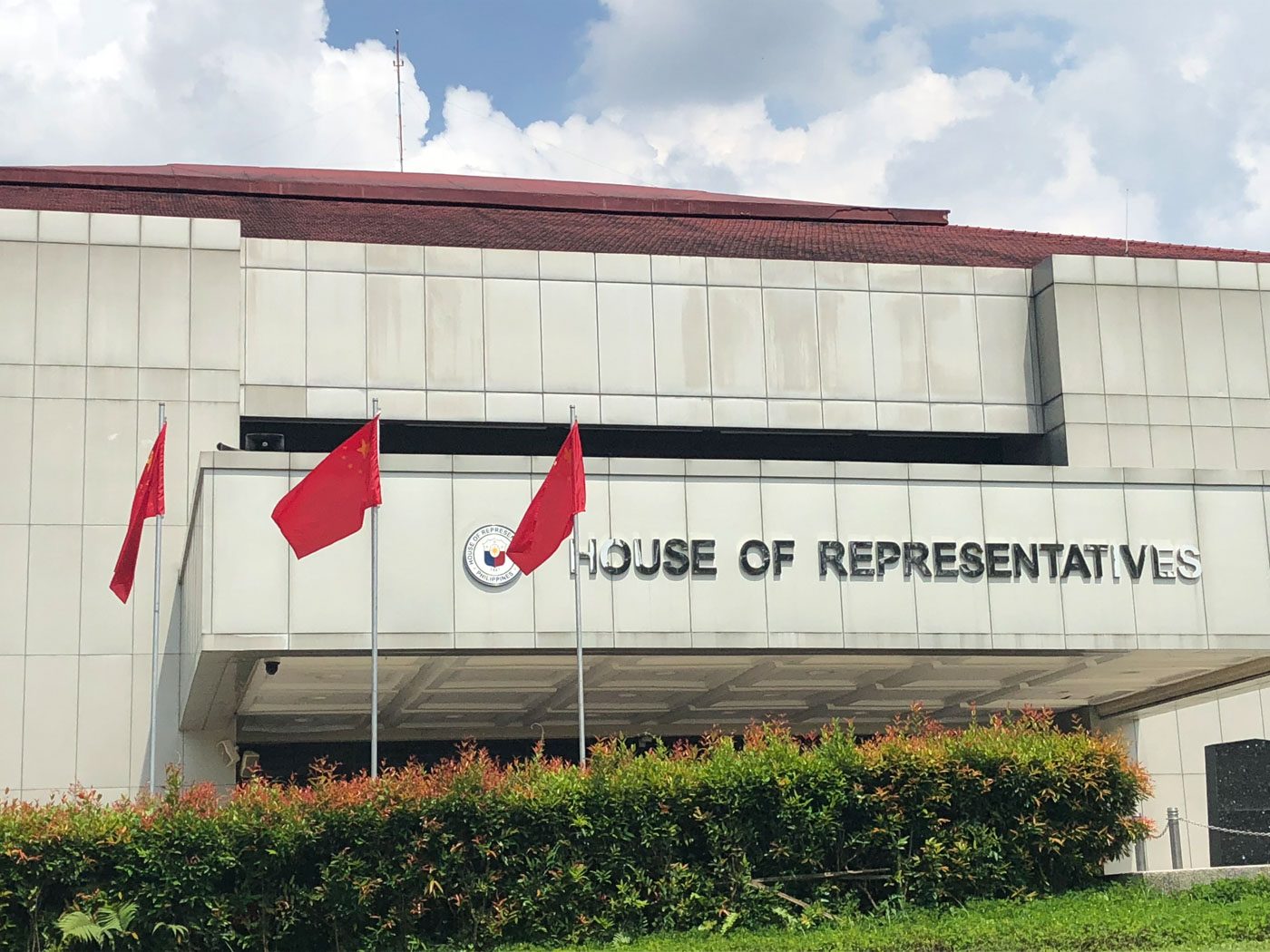 LOOK: Chinese flags raised at Batasan to welcome Beijing officials