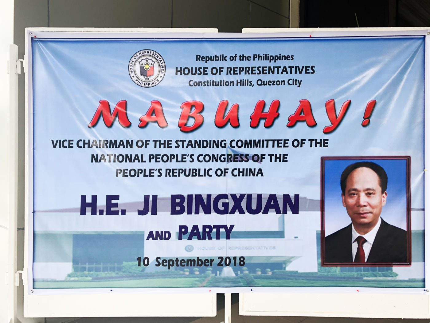 WELCOME. A banner welcomes the Chinese delegation to the House of Representatives. Photo by Mara Cepeda/Rappler 
