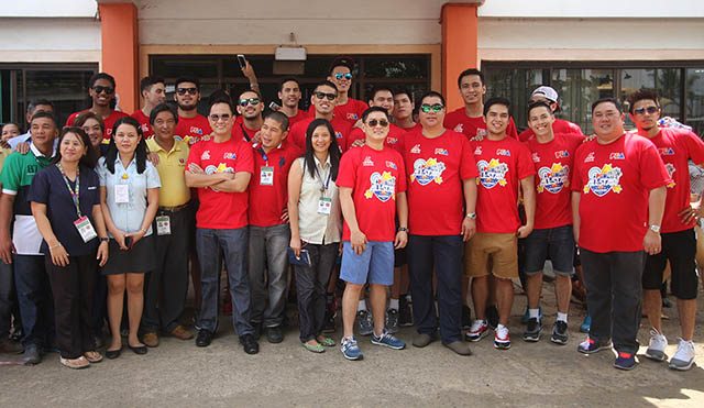PBA All-Star players with Commissioner Chito Salud photo op at the Ospital ng Palawan. Photo by Nuki Sabio/PBA Images 