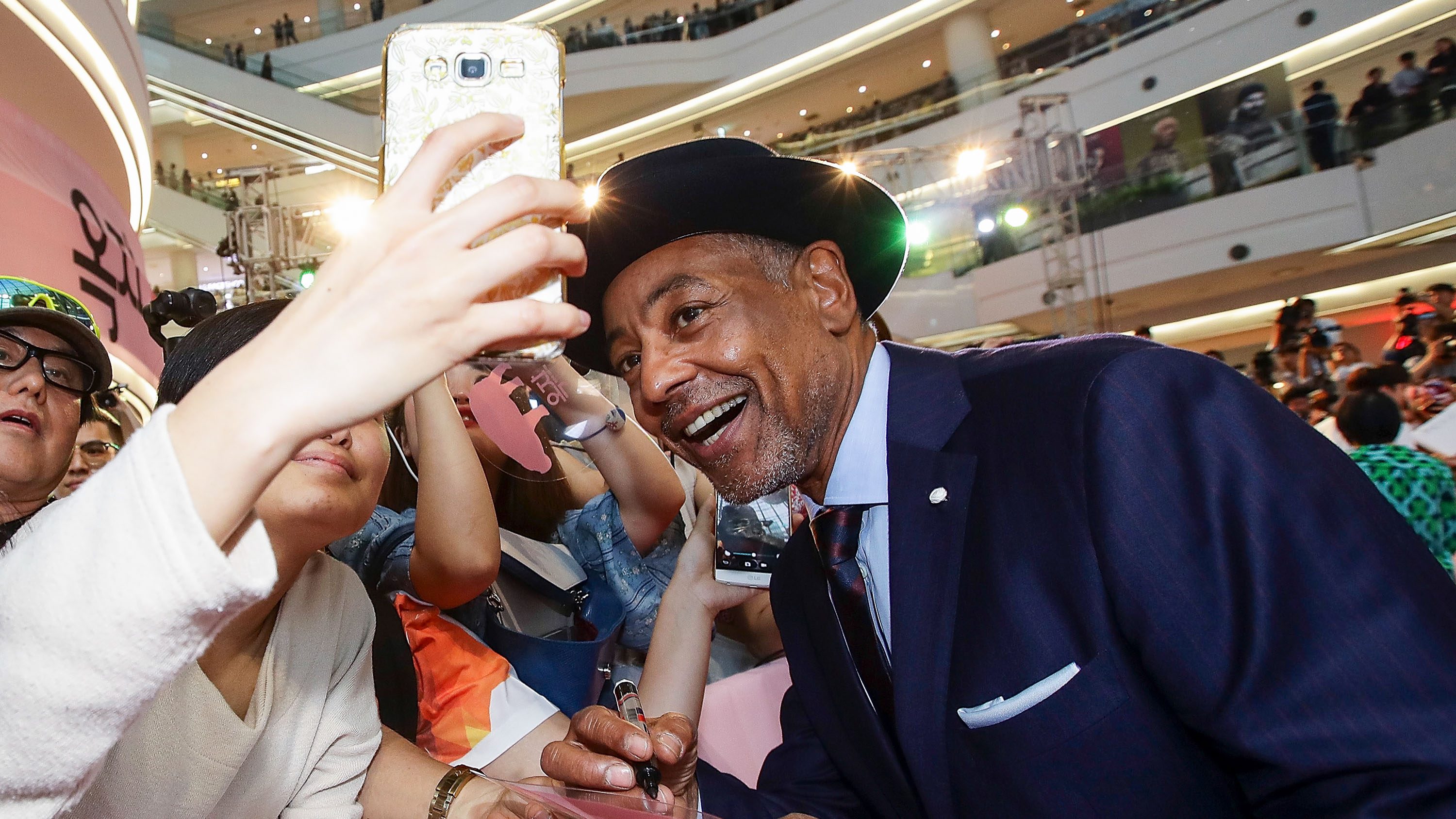 GIANCARLO ESPOSITO. Giancarlo Esposito takes a selfie with a fan at the Korean red carpet premiere of 'Okja.' Photo by Chung Sung-Jun/Getty Images for Netflix  