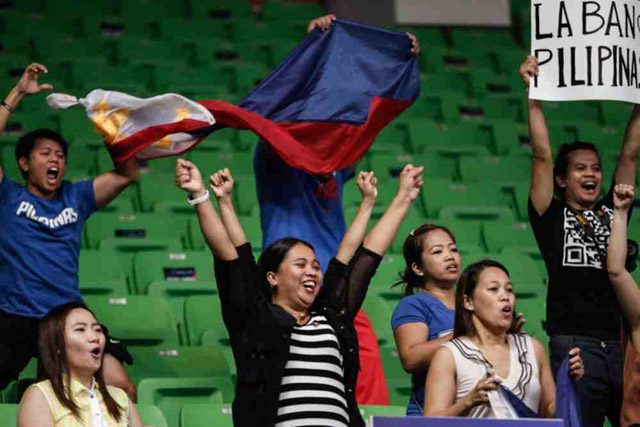 CHEERS. Filipinos cheer loudly for the Philippine team. Photo from FIBA 