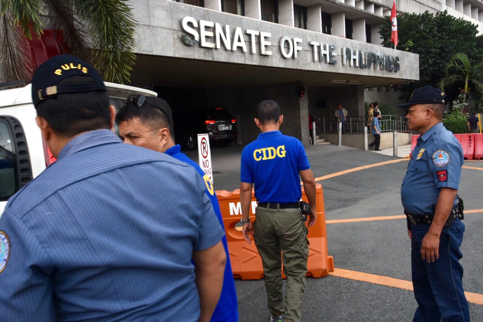 READY FOR ARREST. Members of the CIDG arrive at the Senate on September 4 to arrest Senator Antonio Trillanes IV. The Senate, however, prohibits their entry into the building. Photo by Angie de Silva/Rappler     