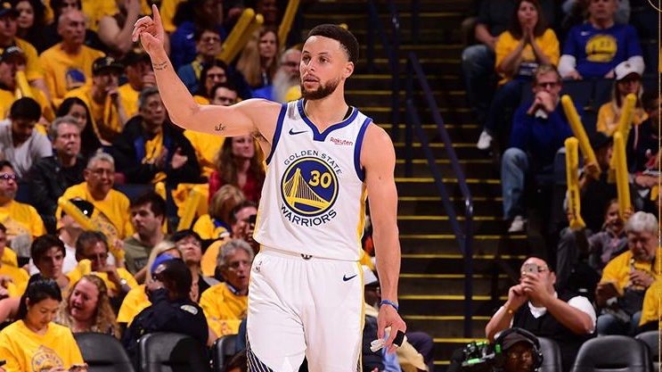 Curry, Warriors torch Blazers in West finals opener