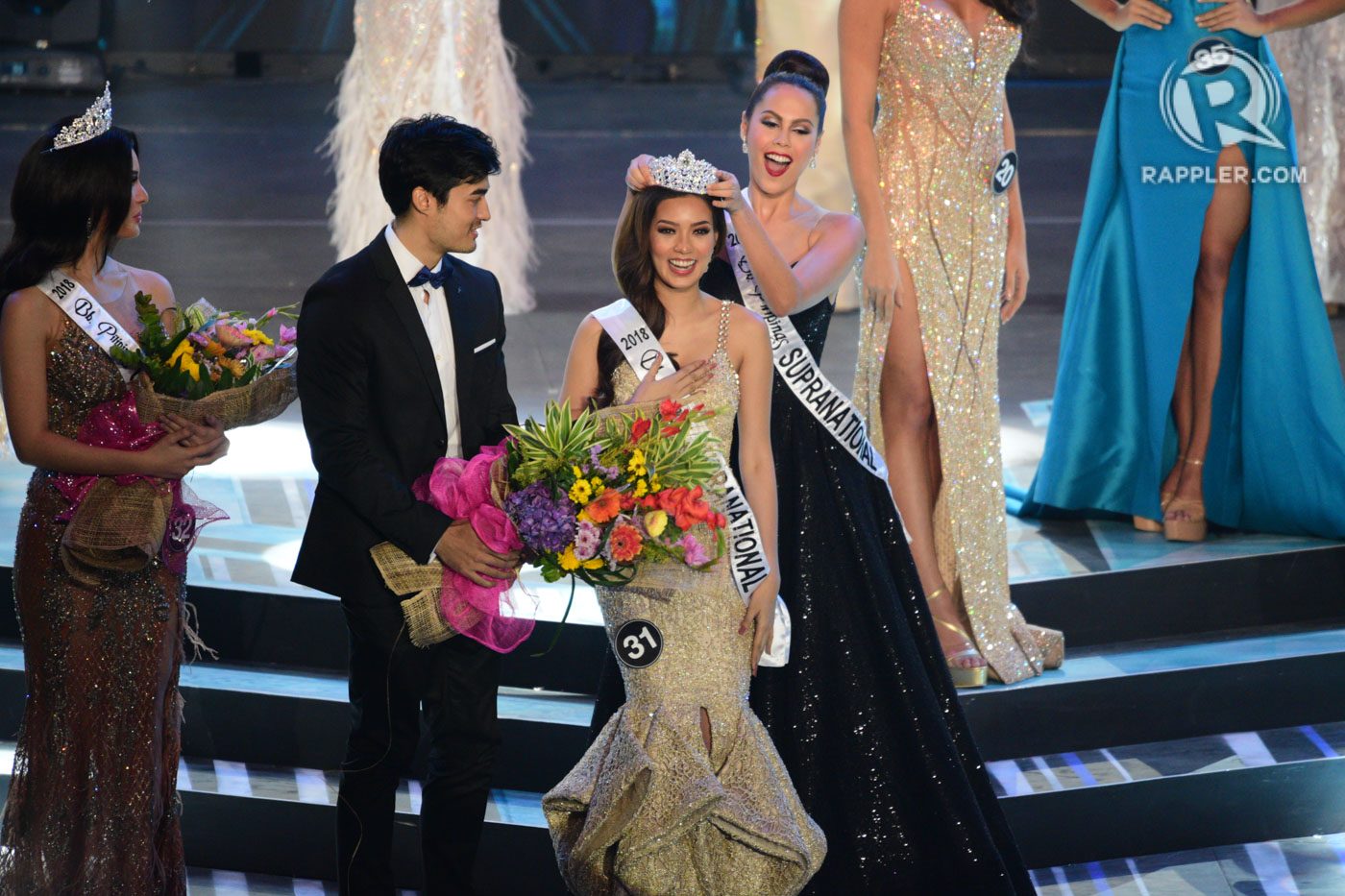 FINALLY. After 3 tries, Jehza Huelar finally gets a crown, becoming Chanel Thomas' successor. Photo by Rappler 