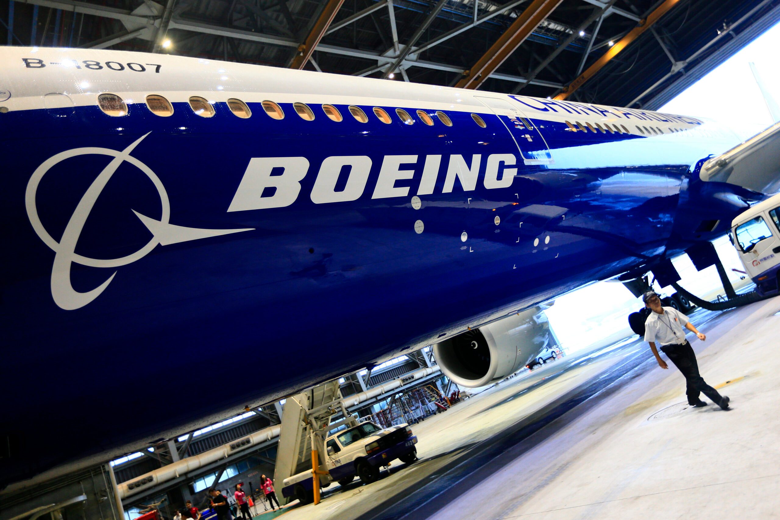 Iran reaches deal to purchase 100 Boeing planes