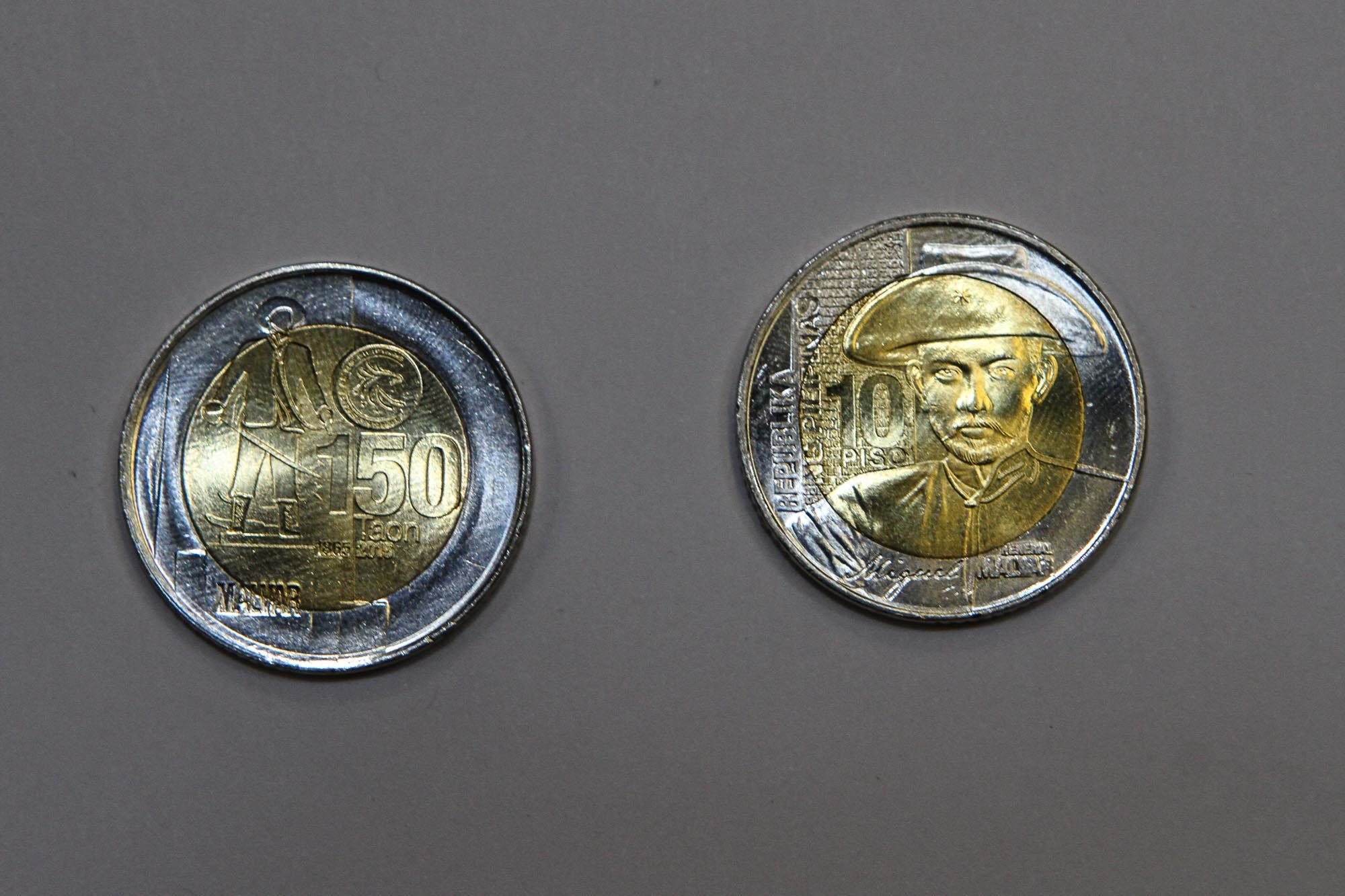 FEATURES. The BSP issued the commemorative coin for the 150th birth anniversary of Philippine hero Miguel Malvar. The coin will be available starting Tuesday, December 22 at BSP offices and branches. Photo by Lito Boras/Rappler 