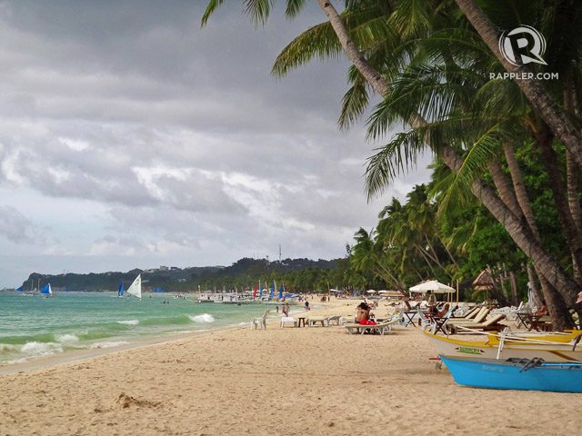 BAREFOOT-FRIENDLY. Boracay is one of the most popular – if not the most popular – powder-fine white beaches in the Philippines. Photo by Rhea Claire Madarang 
