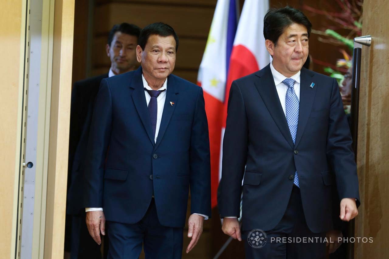 Japan PM Abe arrives in PH for ASEAN Summit