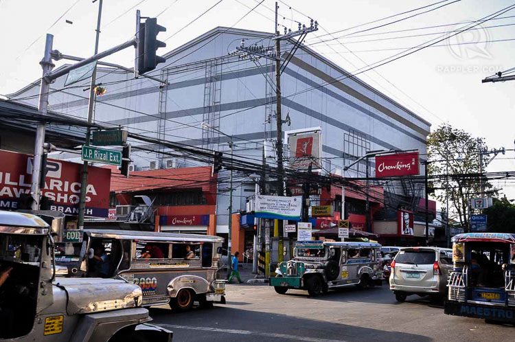 PROFITABLE. A portion of the Comembo property is site of brisk businesses. Photo by Jay Ganzon/Rappler  