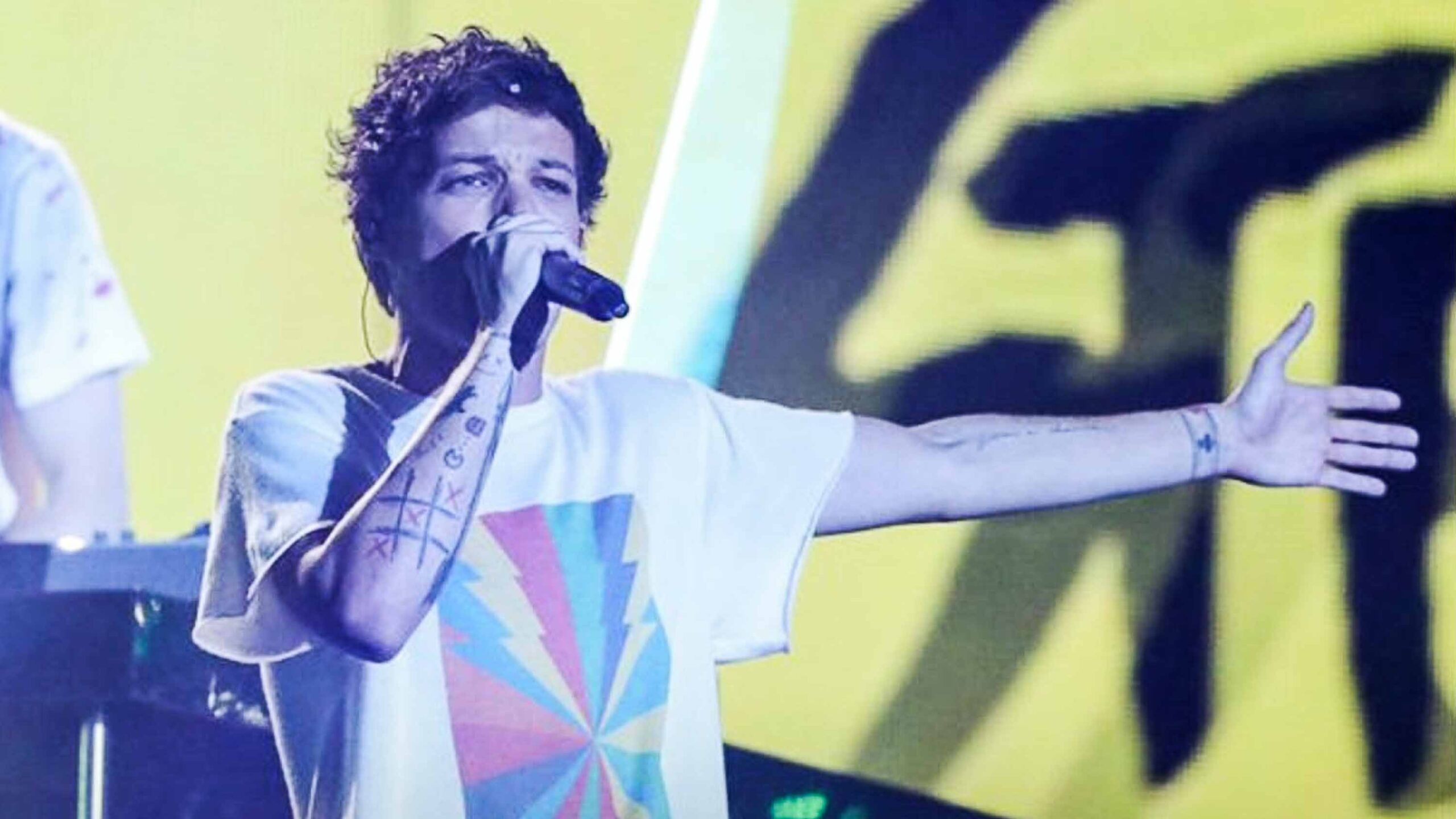 WATCH: Louis Tomlinson performs at ‘X Factor’ finals, days after mom’s death