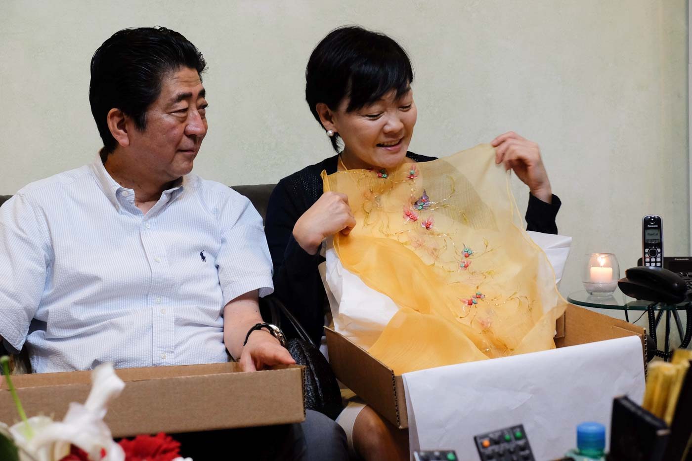 TOKEN FROM DAVAO. Akie Abe, wife of Japan Prime Minister Shinzo Abe, is delighted after receiving a Filipiniana blouse from President Rodrigo Duterte. Photo by Rene Lumawag/PPD 