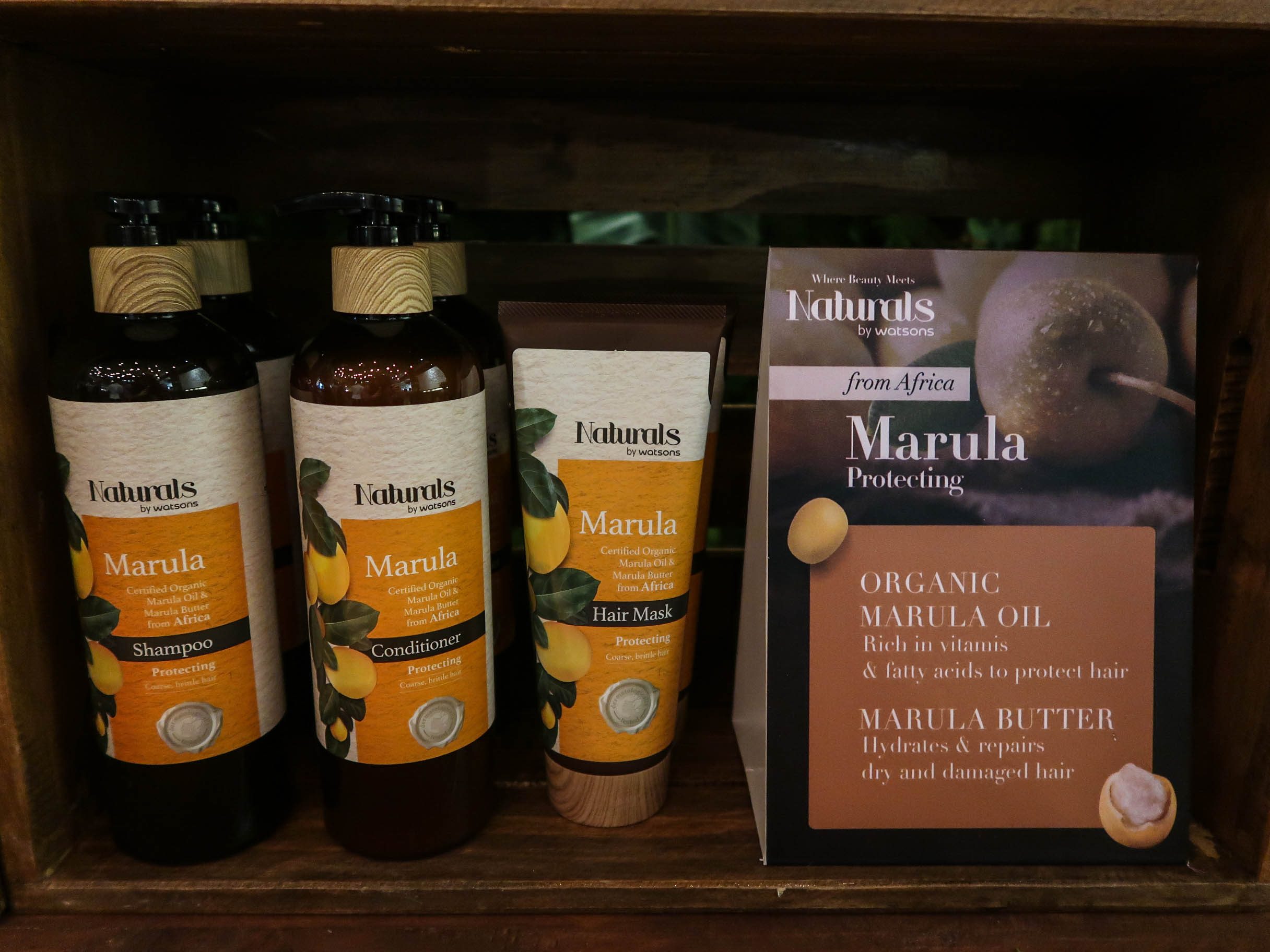 SOFT AND SMOOTH. Sourced from Africa, Marula is for those who want to have softer and smoother hair. Marula oil also contains fatty acids that help protect skin from free radicals.
 