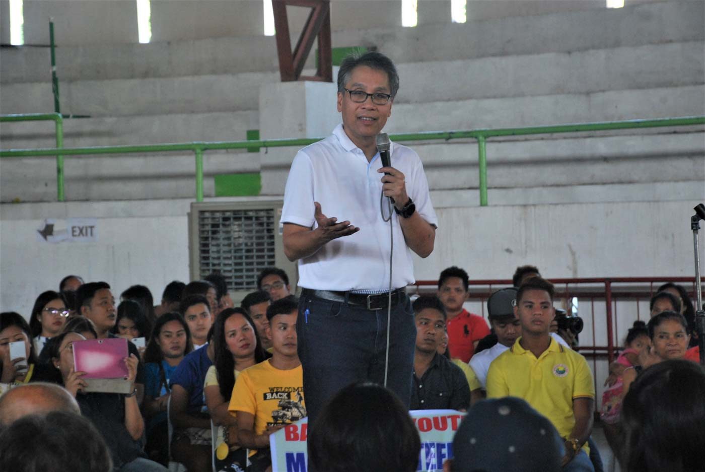 Mar Roxas: Stop ‘automatic’ visas for Chinese